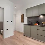 Deluxe & 