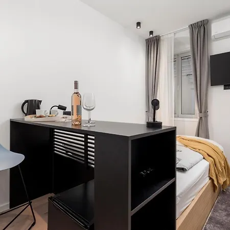 Apartment Deluxe & 