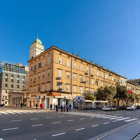Apartament Deluxe & 