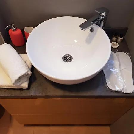 Deluxe & 