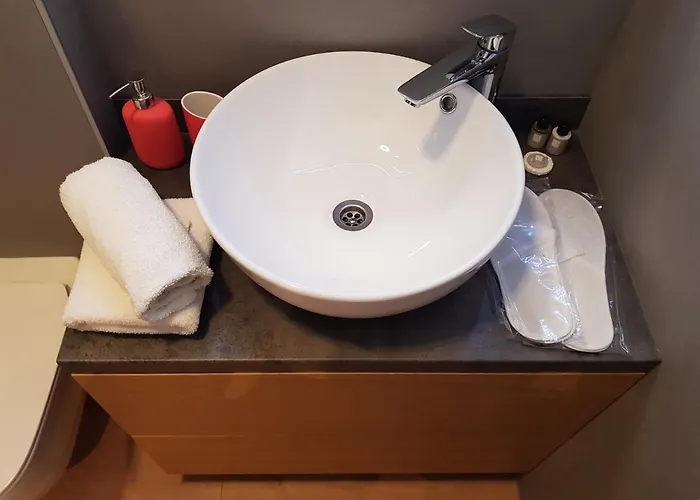 Deluxe & 